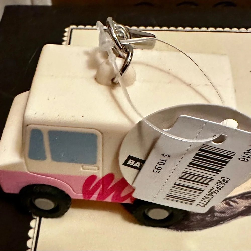 Bath & Body Works Milk Bar Truck & Milk Bar Cornnflake Soft Serve Pocketbacs - Picture 2 of 3